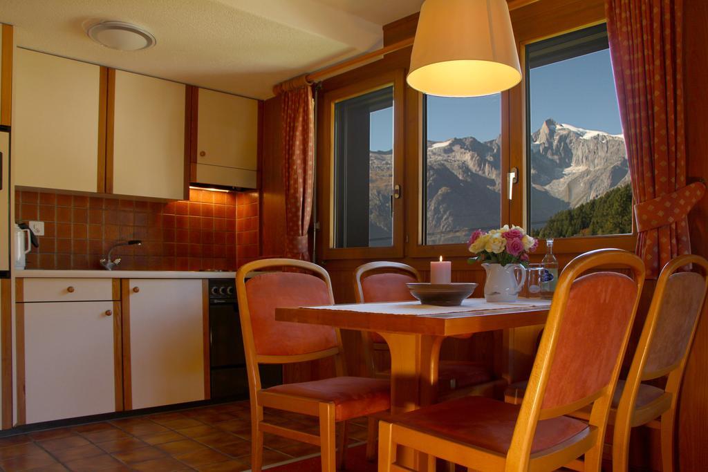 Aparthotel Ambassador Bellwald Quarto foto